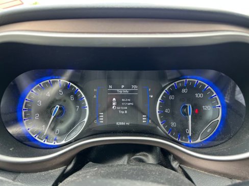 Used 2022 Chrysler Voyager LX image 7