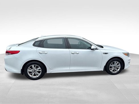 Used 2018 Kia Optima LX image 9