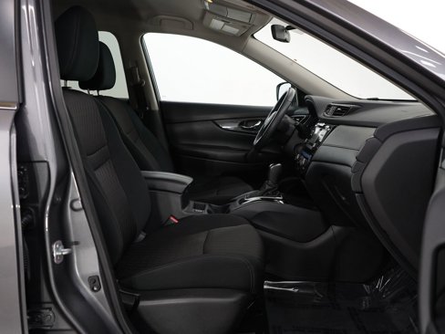 Used 2017 Nissan Rogue SV w/ Midnight Edition Package image 9