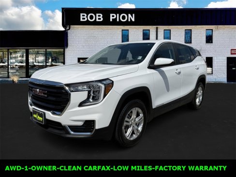 Used 2024 GMC Terrain SLE image 1