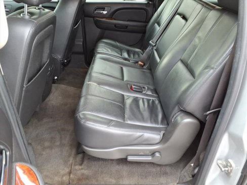 Used 2013 Chevrolet Suburban LT image 11
