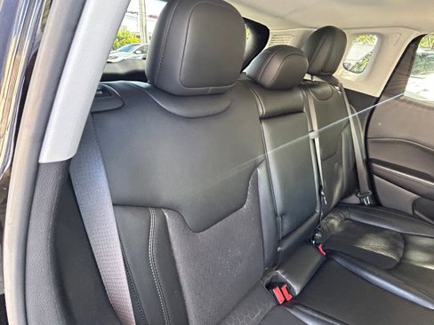 Used 2021 Jeep Compass Latitude image 23