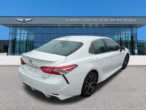 Used 2020 Toyota Camry SE image 4