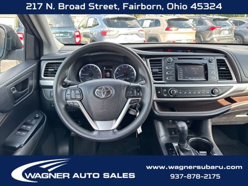 Used 2018 Toyota Highlander LE image 16