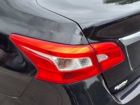 Used 2018 Nissan Sentra SV image 22