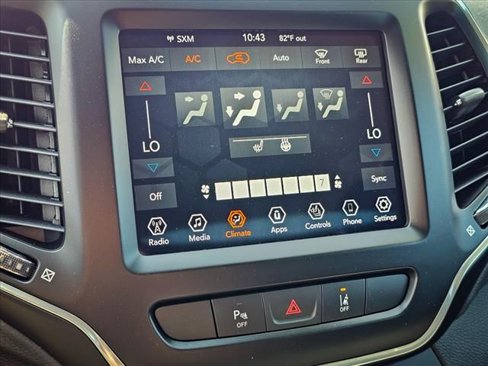 Certified 2021 Jeep Cherokee Latitude Lux w/ Comfort/Convenience Group image 24