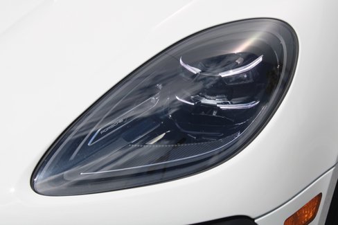 Certified 2024 Porsche Macan image 11