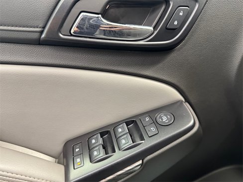 Used 2018 Chevrolet Suburban LT image 13