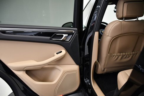 Used 2023 Porsche Macan Turbo image 41