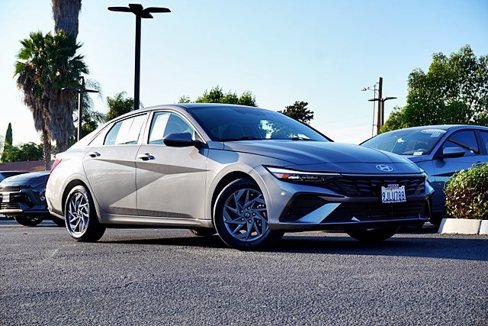 Certified 2024 Hyundai Elantra SEL image 2