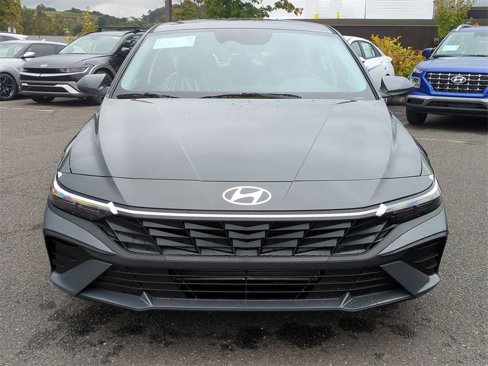 Certified 2025 Hyundai Elantra SE w/ Cargo Package image 8