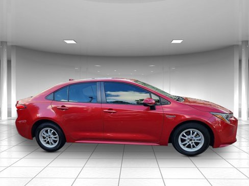 Used 2021 Toyota Corolla LE image 2