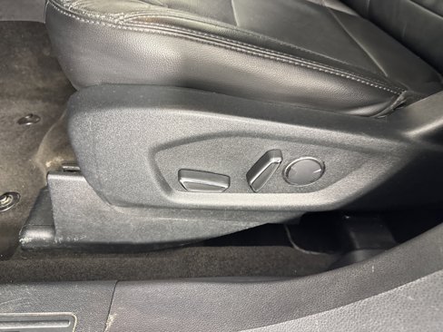 Used 2018 Ford Explorer XLT w/ Equipment Group 202A image 15