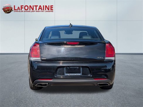 Used 2016 Chrysler 300 S image 4