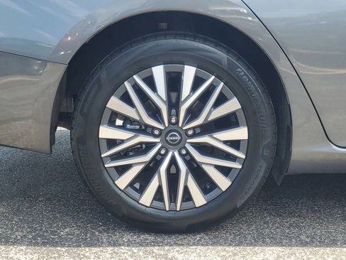 Used 2023 Nissan Altima 2.5 SV w/ SV Premium Package image 5