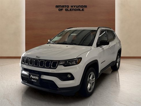 Used 2023 Jeep Compass Latitude image 1
