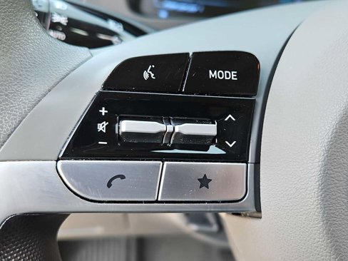Certified 2024 Hyundai Elantra SE image 21