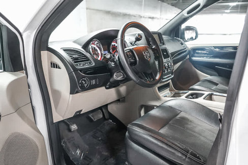 Used 2019 Dodge Grand Caravan SXT image 19