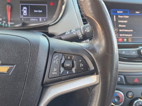 Used 2020 Chevrolet Trax LT w/ LT Convenience Package image 24