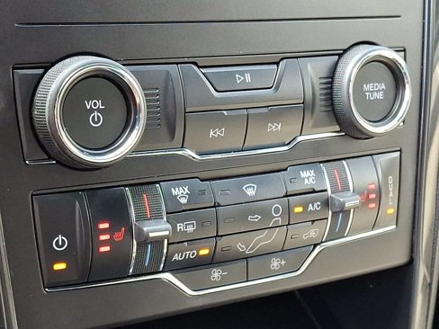 Used 2019 Ford Explorer XLT w/ Equipment Group 202A image 17