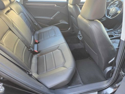 Used 2016 Volkswagen Passat 1.8T SE image 7