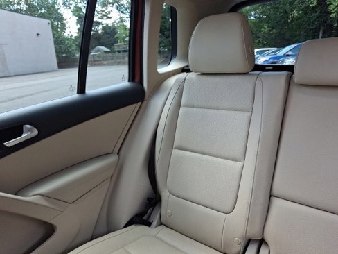 Used 2016 Volkswagen Tiguan SEL image 18