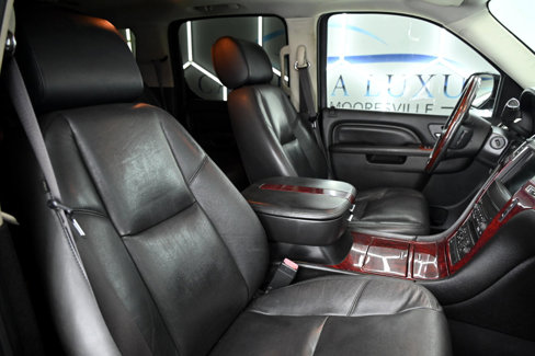 Used 2011 Cadillac Escalade ESV Luxury image 21