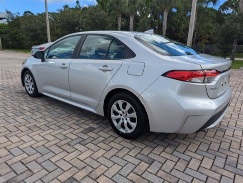 Used 2021 Toyota Corolla LE image 9