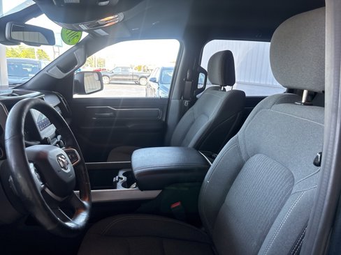 Used 2019 RAM 1500 4x4 Crew Cab image 8