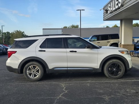 Used 2021 Ford Explorer XLT w/ Equipment Group 202A image 9