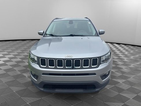 Used 2019 Jeep Compass Latitude image 3