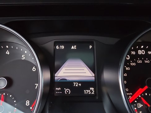 Used 2018 Volkswagen Tiguan SEL image 56