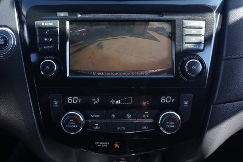 Used 2018 Nissan Rogue SV image 30