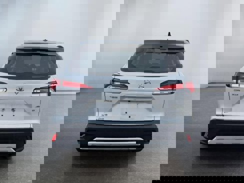Used 2022 Toyota Corolla Cross L image 6