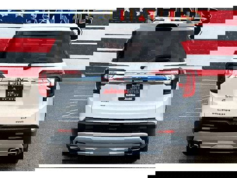 Used 2023 GMC Acadia SLT image 4