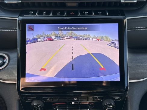 Used 2023 Jeep Grand Cherokee Limited image 26