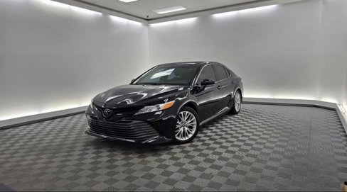 Used 2020 Toyota Camry XLE image 1
