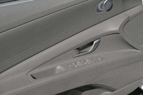 Used 2022 Hyundai Elantra SEL image 11