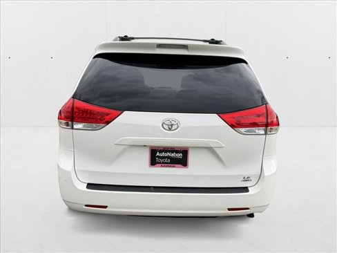 Used 2013 Toyota Sienna LE image 6
