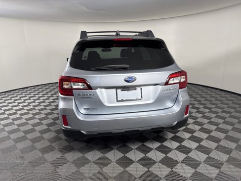 Used 2016 Subaru Outback 2.5i Premium image 4
