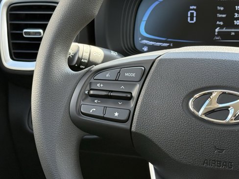 New 2025 Hyundai Venue SE image 19