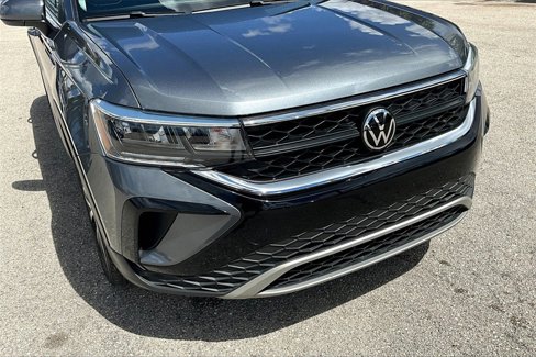 Certified 2023 Volkswagen Taos SE w/ Panoramic Sunroof Package image 11