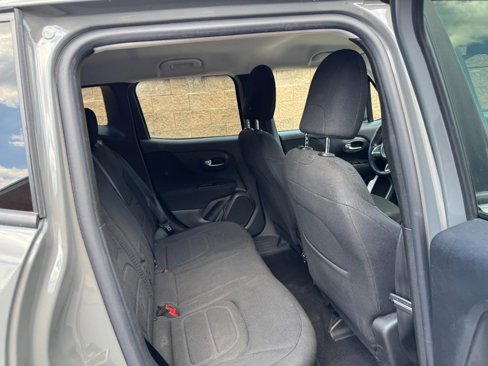 Used 2020 Jeep Renegade Latitude image 10