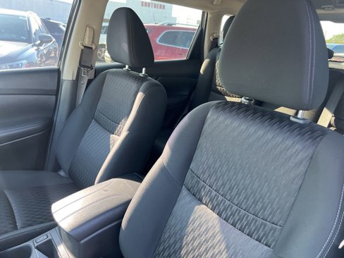 Used 2018 Nissan Rogue SV w/ Premium Package image 12