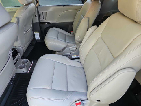 Used 2016 Toyota Sienna XLE Premium image 22