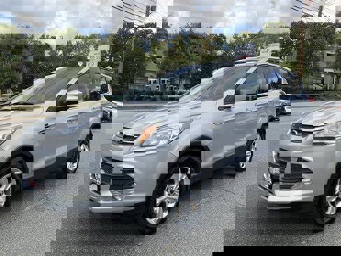 Used 2015 Ford Escape SE image 1