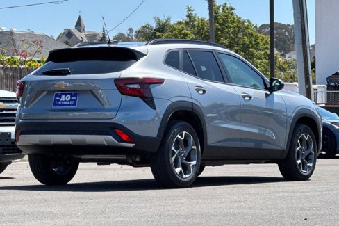New 2025 Chevrolet Trax LT image 4