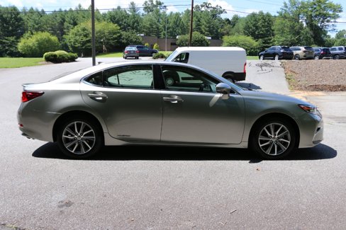 Used 2016 Lexus ES 300h image 9