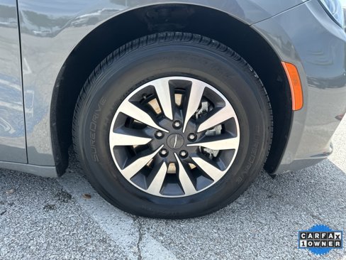 Used 2022 Chrysler Pacifica Touring-L image 41