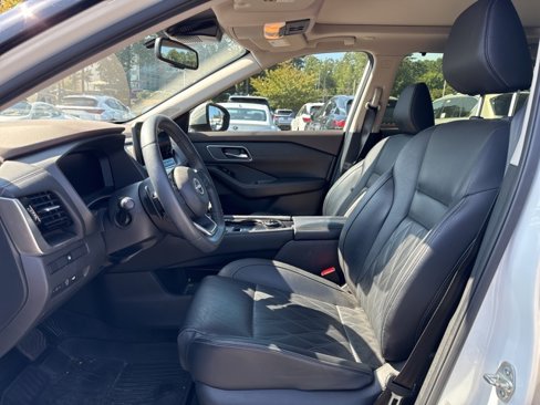 Used 2023 Nissan Rogue Platinum image 7